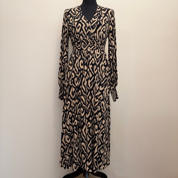 Boden Dresses & Skirts - Boden Jersey Midi Dress Women 6 Black Ikat V‑Neck Long Sleeve Smocked Waist Cuff